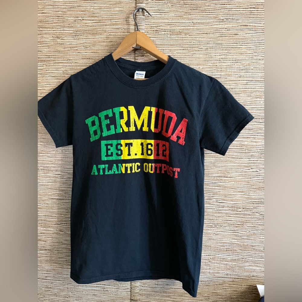 Bermuda Est 1612 Atlantic Outpost Reggae Color T-Shirt Crew Neck Black Small